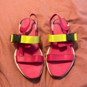 Yellow and pink Sore sandal